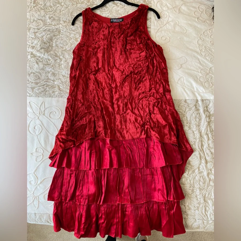 The Pyramid Collection”NWOT’ Red Velveteen Dress - Picture 3 of 3